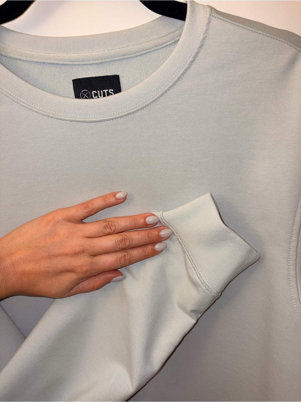 Cuts• Men’s Hyperloop Pullover Sweatshirt Split Hem • Ice Color